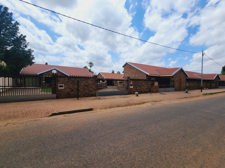 18 Bedroom Property for Sale in Oudorp North West